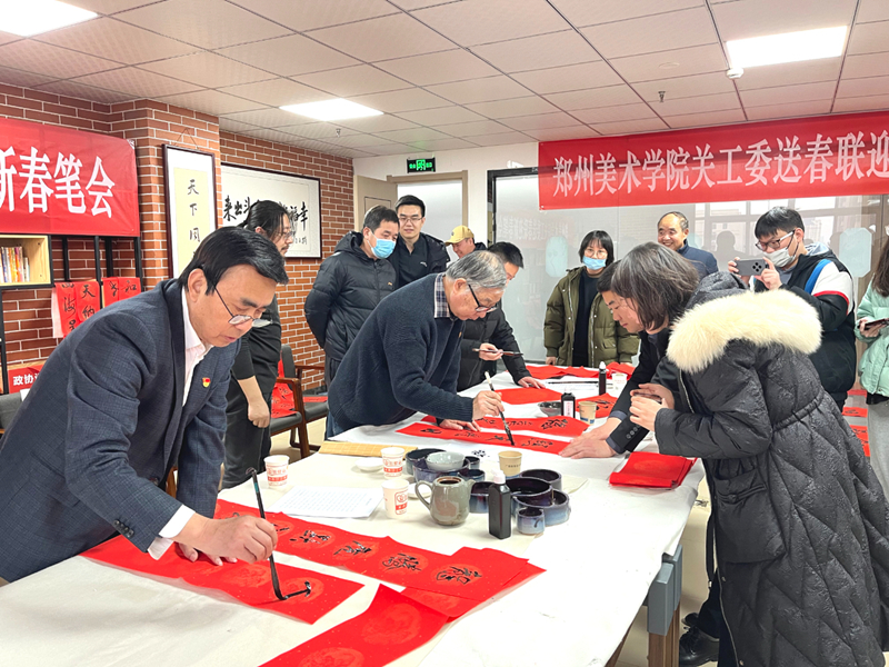 太阳成集团tyc122cc关工委走进社区举办送春联迎新春笔会活动