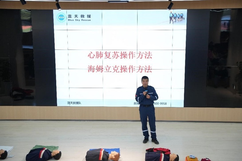 应急救援队入校开展急救培训，助力校园安全