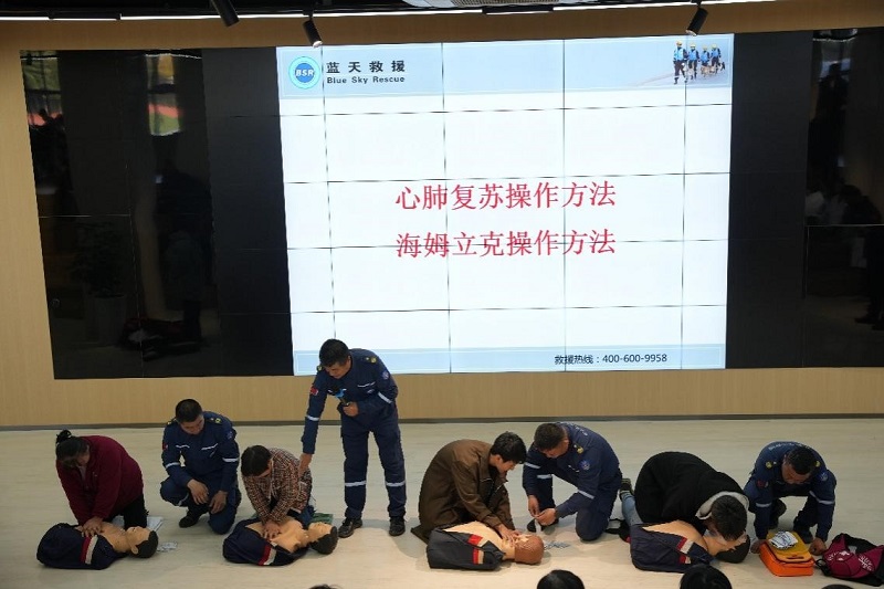 应急救援队入校开展急救培训，助力校园安全