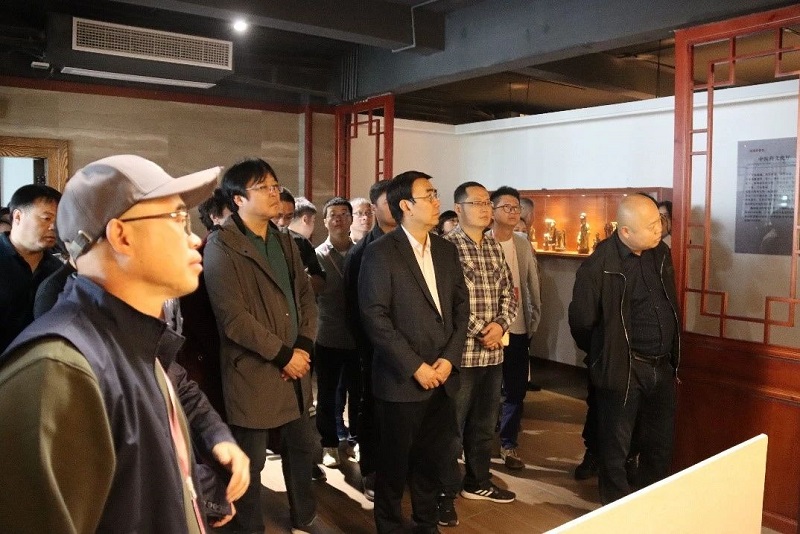 石品校长等参加在湖南文理学院召开的“地方资源·美术与设计教育”学术研讨会