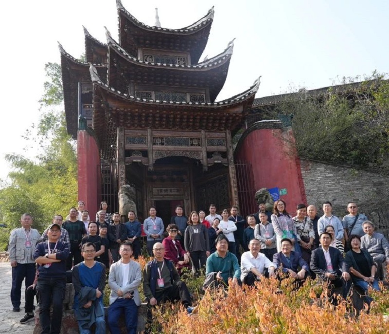 石品校长等参加在湖南文理学院召开的“地方资源·美术与设计教育”学术研讨会