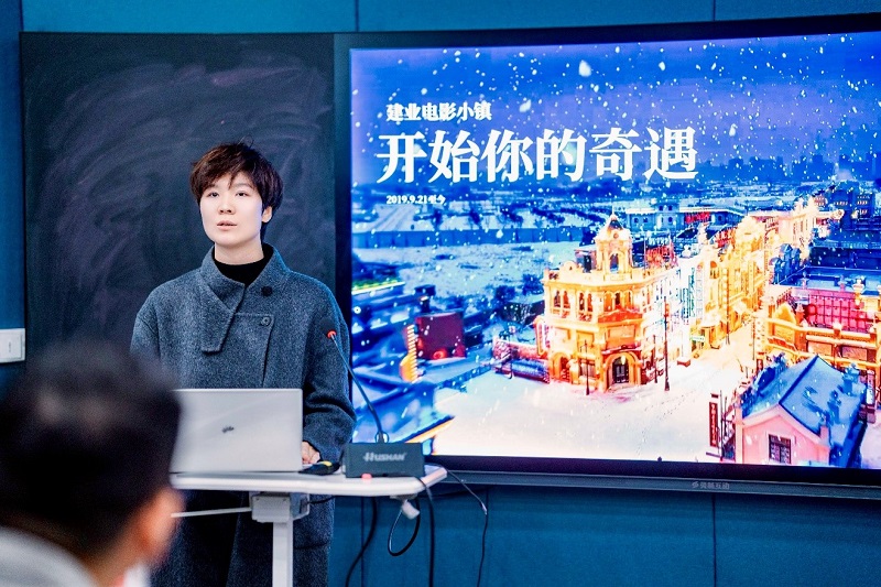 我校校长石品应邀出席中牟新区（中牟县）  教育大会并作主旨发言