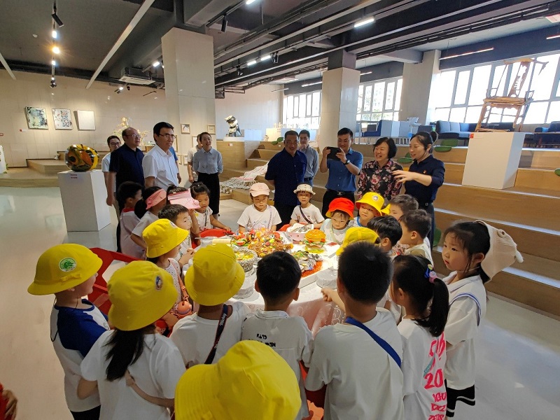 我校校长石品应邀出席中牟新区（中牟县）  教育大会并作主旨发言