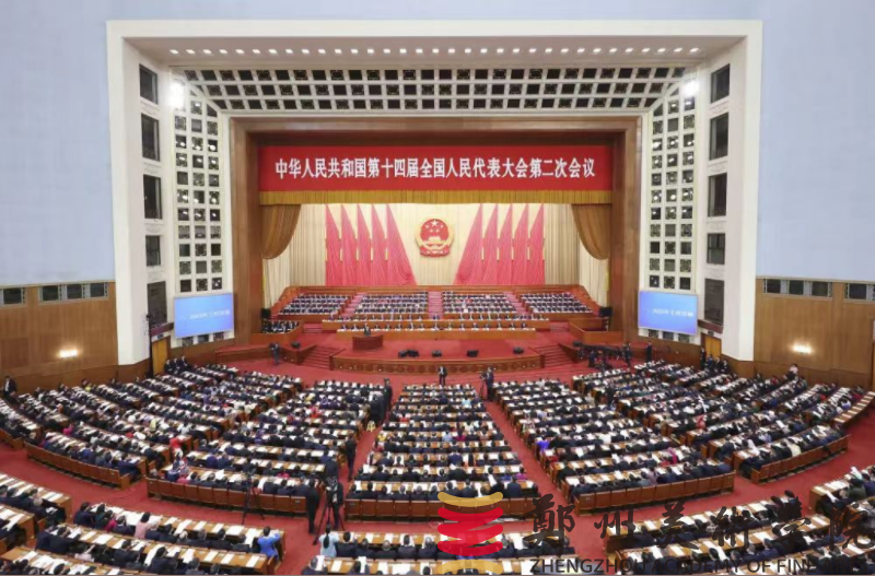 我校师生热议“两会”胜利召开