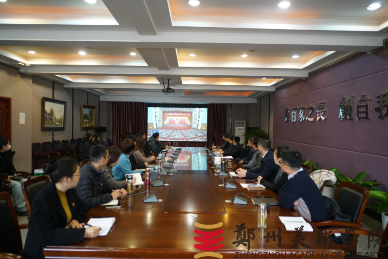 我校师生热议“两会”胜利召开