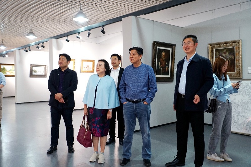 马来西亚书画艺术家拿汀周宝华一行到校参观考察
