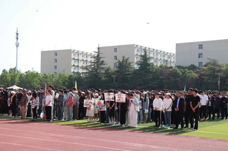 我校成功举办第十三届田径运动会