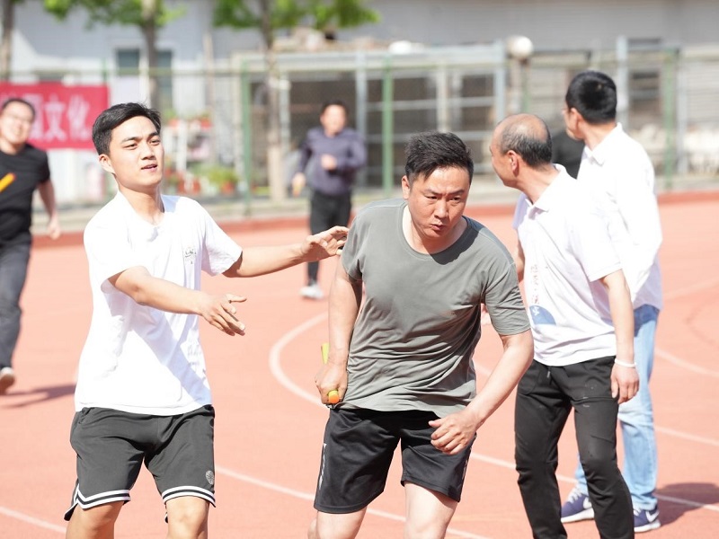 我校成功举办第十三届田径运动会