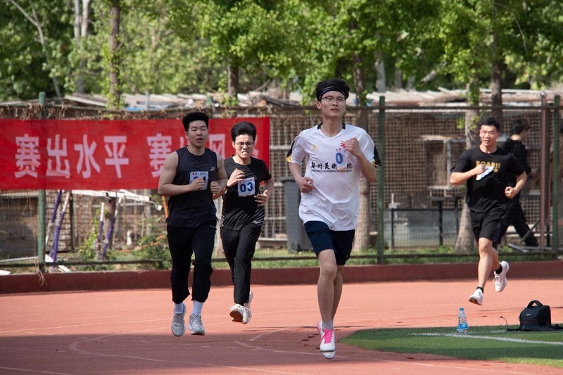 我校成功举办第十三届田径运动会