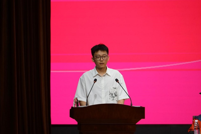 我校隆重举行2024届毕业生毕业典礼