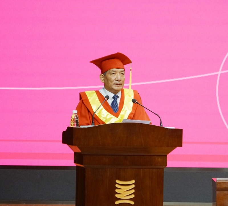 我校隆重举行2024届毕业生毕业典礼