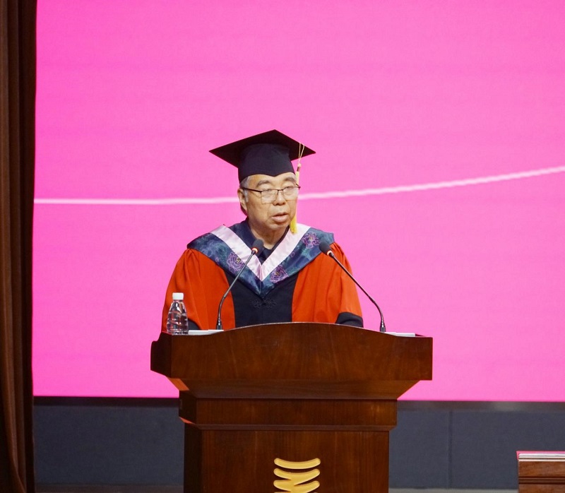 我校隆重举行2024届毕业生毕业典礼