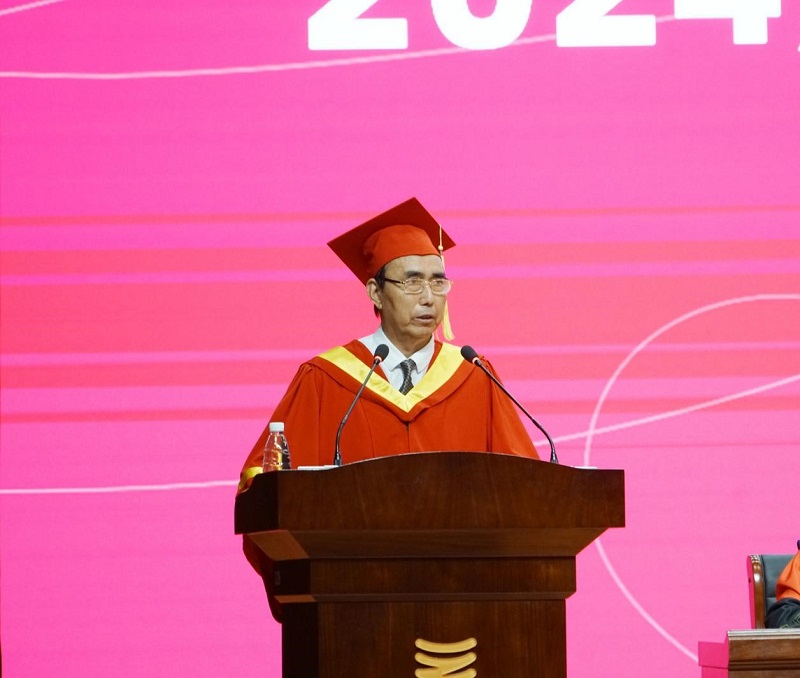 我校隆重举行2024届毕业生毕业典礼