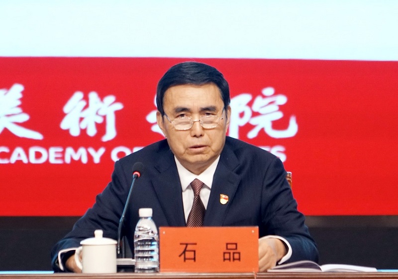 太阳成集团tyc122cc召开期末全体教职工大会