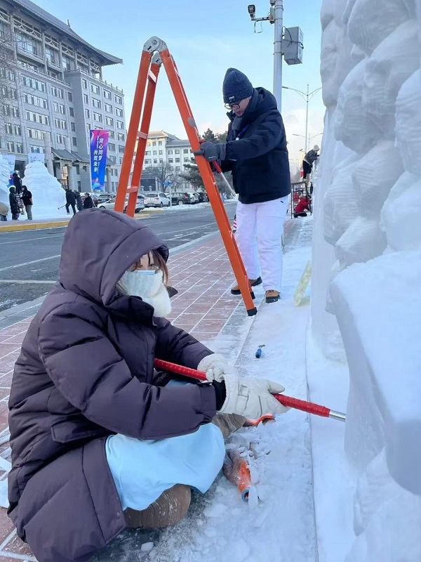 喜报｜我校师生斩获2025第十七届国际大学生雪雕大赛特等奖！