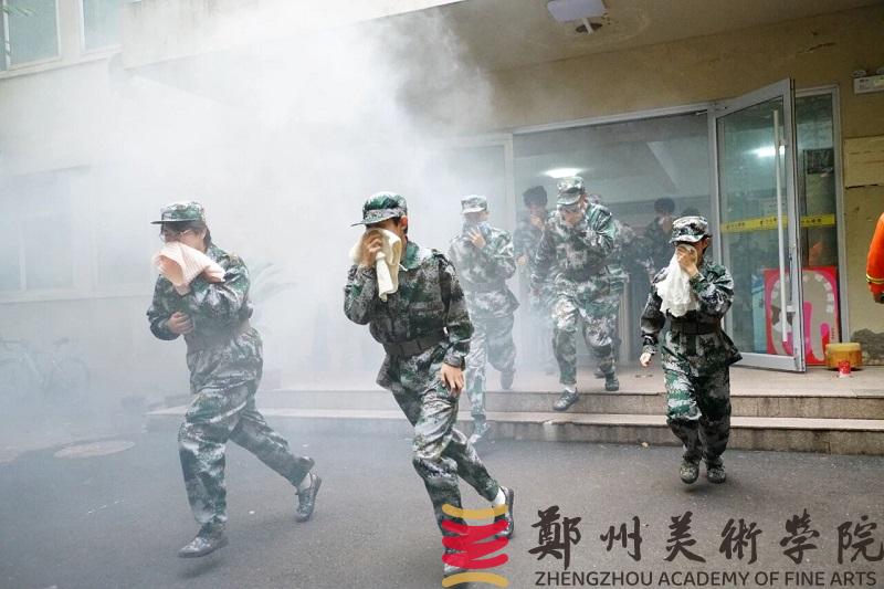 筑牢安全防线,守护校园平安——我校2025级学生消防安全教育系列活动圆满落幕 筑牢安全防线,守护校园平安——我校2025级学生消防安全教育系列活动圆满落幕