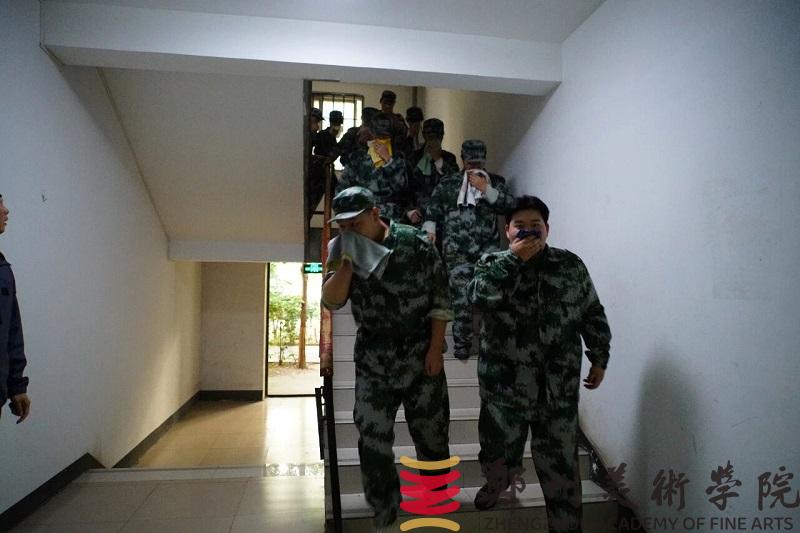 筑牢安全防线,守护校园平安——我校2025级学生消防安全教育系列活动圆满落幕 筑牢安全防线,守护校园平安——我校2025级学生消防安全教育系列活动圆满落幕