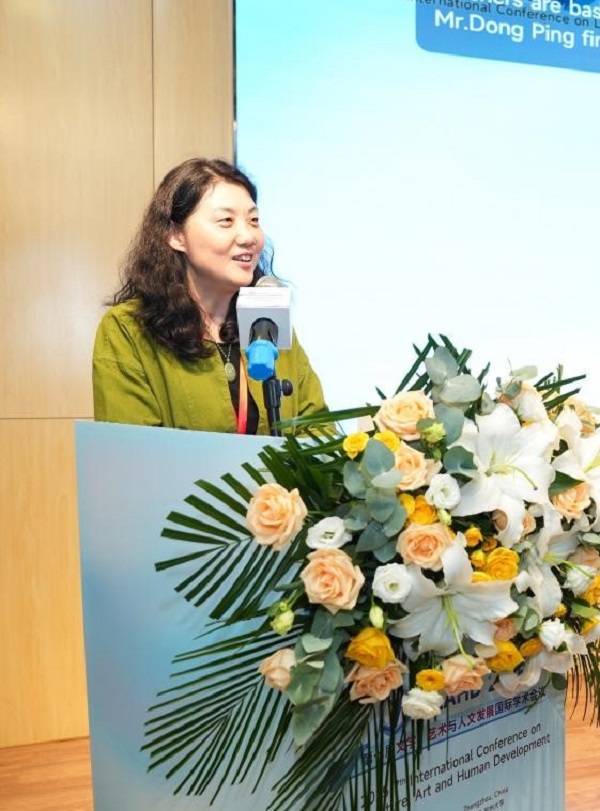 我校石品校长等参加在郑州大学举办的“第七届文学、艺术与人文发展国际学术会议” 我校石品校长等参加在郑州大学举办的“第七届文学、艺术与人文发展国际学术会议”