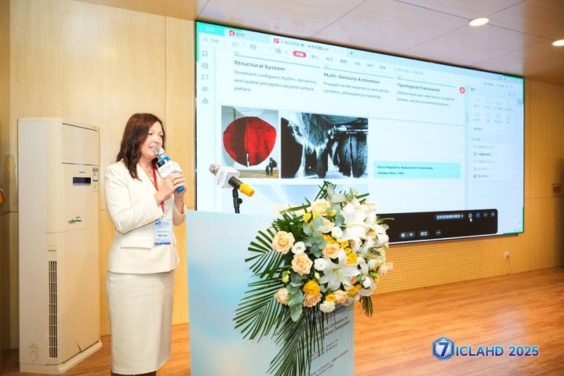 我校石品校长等参加在郑州大学举办的“第七届文学、艺术与人文发展国际学术会议” 我校石品校长等参加在郑州大学举办的“第七届文学、艺术与人文发展国际学术会议”