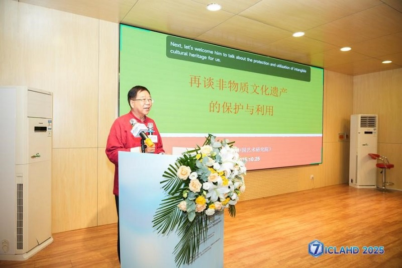 我校石品校长等参加在郑州大学举办的“第七届文学、艺术与人文发展国际学术会议” 我校石品校长等参加在郑州大学举办的“第七届文学、艺术与人文发展国际学术会议”