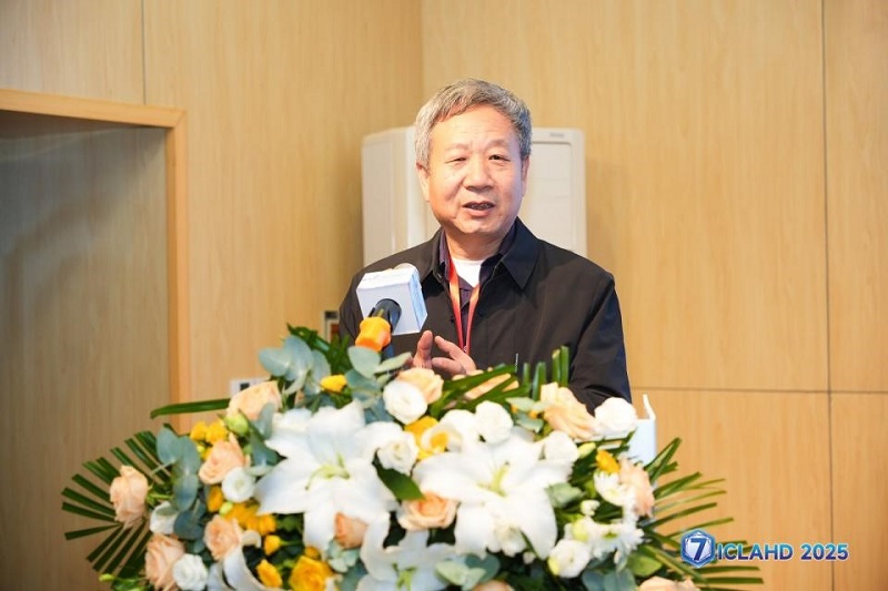 我校石品校长等参加在郑州大学举办的“第七届文学、艺术与人文发展国际学术会议” 我校石品校长等参加在郑州大学举办的“第七届文学、艺术与人文发展国际学术会议”