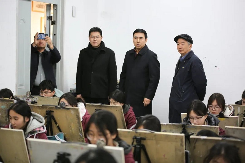 石品校长一行到郑州四禾美术学校参观调研