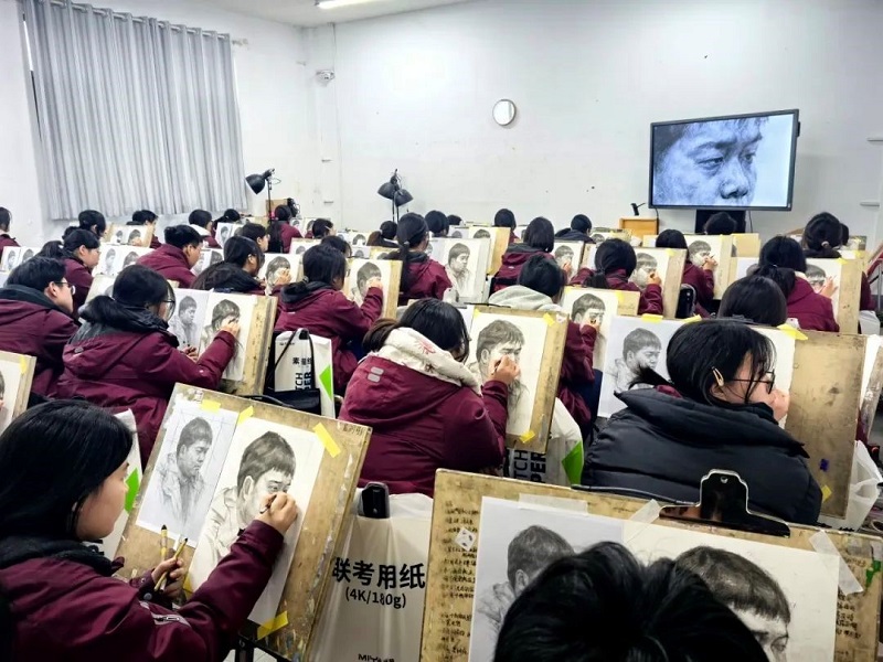 石品校长一行到郑州四禾美术学校参观调研