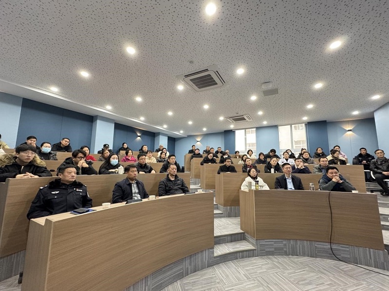 我校举行校园极端事件预防与处置专题讲座