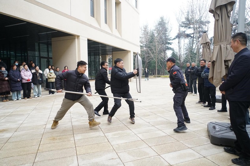 我校举行校园极端事件预防与处置专题讲座