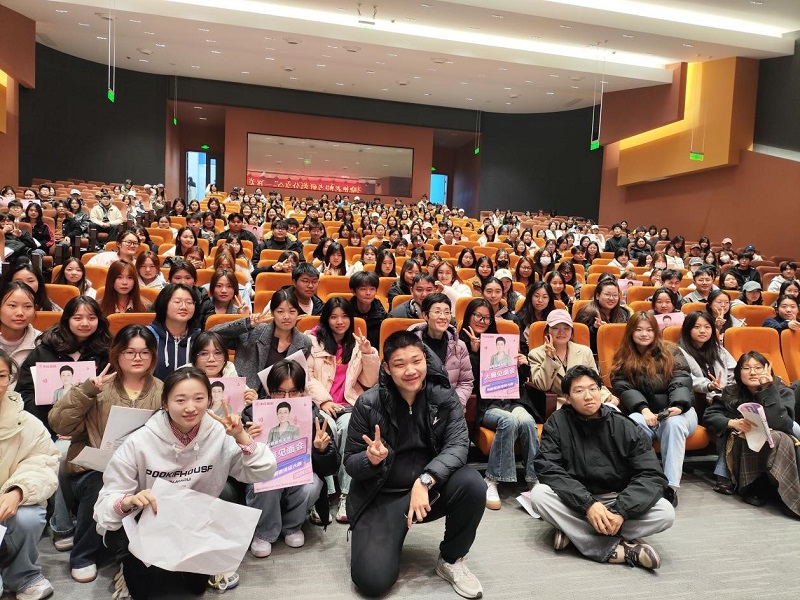 全国考研辅导名师刘晓艳来校举办考研英语分享会
