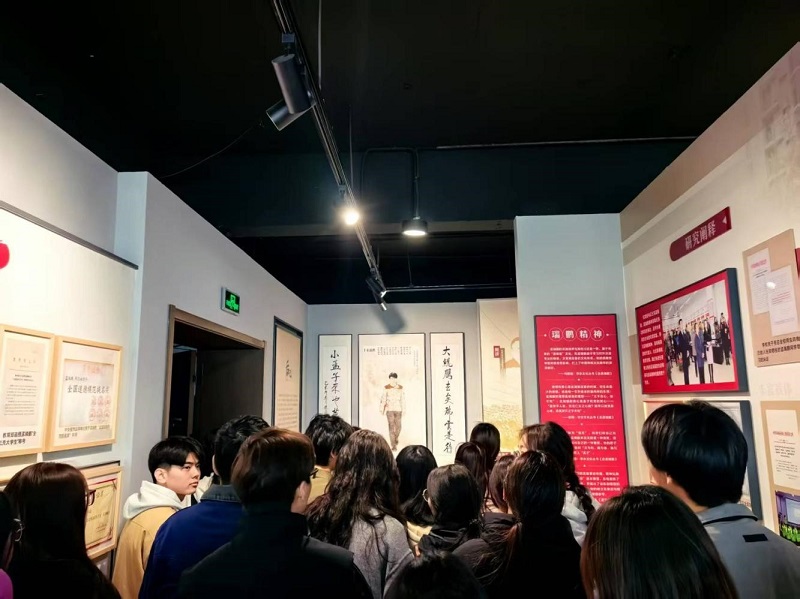 缅怀孟瑞鹏精神 书写青春新华章 ——太阳成集团tyc122cc师生代表赴华北水利水电大学开展主题教育活动