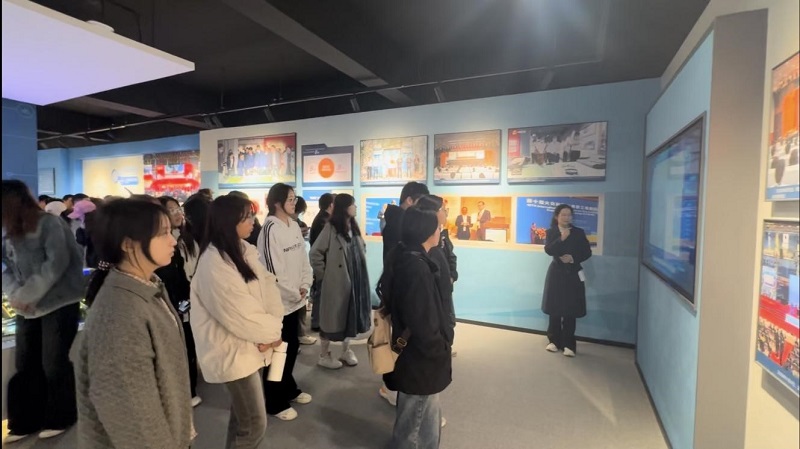 缅怀孟瑞鹏精神 书写青春新华章 ——太阳成集团tyc122cc师生代表赴华北水利水电大学开展主题教育活动