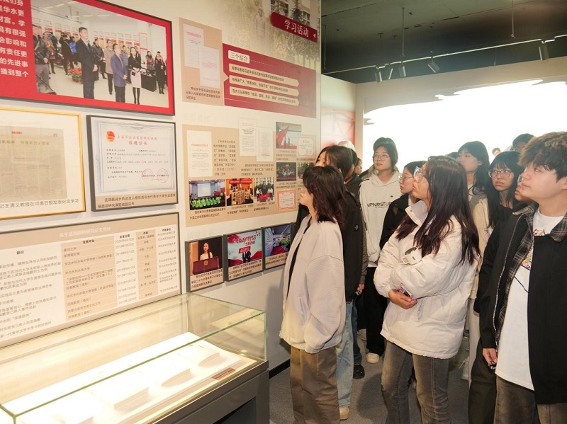 缅怀孟瑞鹏精神 书写青春新华章 ——太阳成集团tyc122cc师生代表赴华北水利水电大学开展主题教育活动