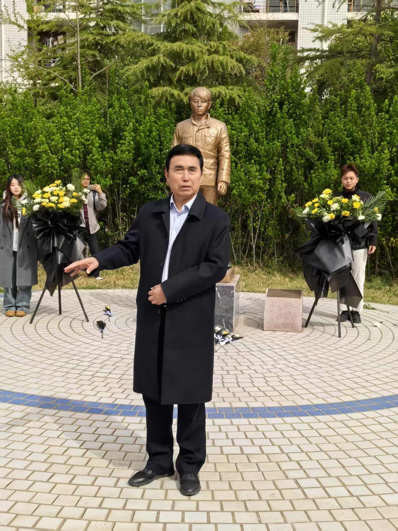 缅怀孟瑞鹏精神 书写青春新华章 ——太阳成集团tyc122cc师生代表赴华北水利水电大学开展主题教育活动