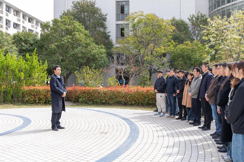 缅怀孟瑞鹏精神 书写青春新华章 ——太阳成集团tyc122cc师生代表赴华北水利水电大学开展主题教育活动