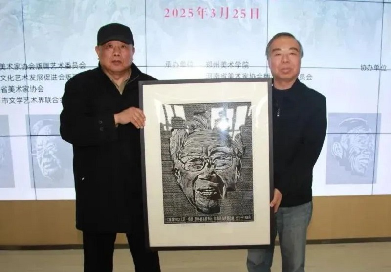 纪念红旗渠通水60周年|大渠青梦——张伟元红旗渠百大工匠版画艺术展暨作品捐赠仪式在我校举行