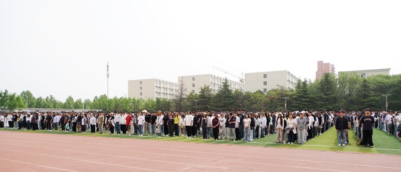 我校成功举办第十四届田径运动会