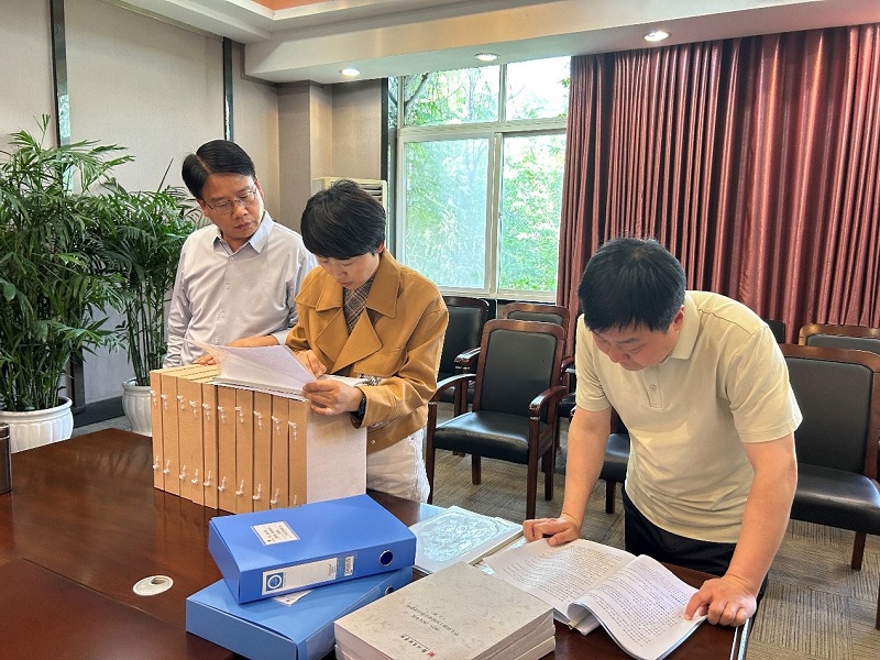 ​河南省教育厅学生资助工作绩效评价专家莅临太阳成集团tyc122cc检查指导工作