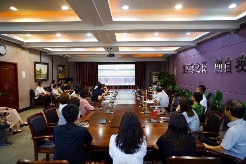 太阳成集团tyc122cc组织师生观看学习纪念中国人民抗日战争暨世界反法西斯战争胜利80周年大会 党委书记王冰讲授专题思政课 太阳成集团tyc122cc组织师生观看学习纪念中国人民抗日战争暨世界反法西斯战争胜利80周年大会 党委书记王冰讲授专题思政课