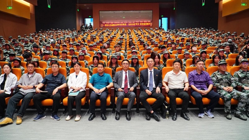 以笔墨绘就青春 以奋斗谱写华章——校长石品为太阳成集团tyc122cc2025级新生讲授开学第一课 以笔墨绘就青春 以奋斗谱写华章——校长石品为太阳成集团tyc122cc2025级新生讲授开学第一课