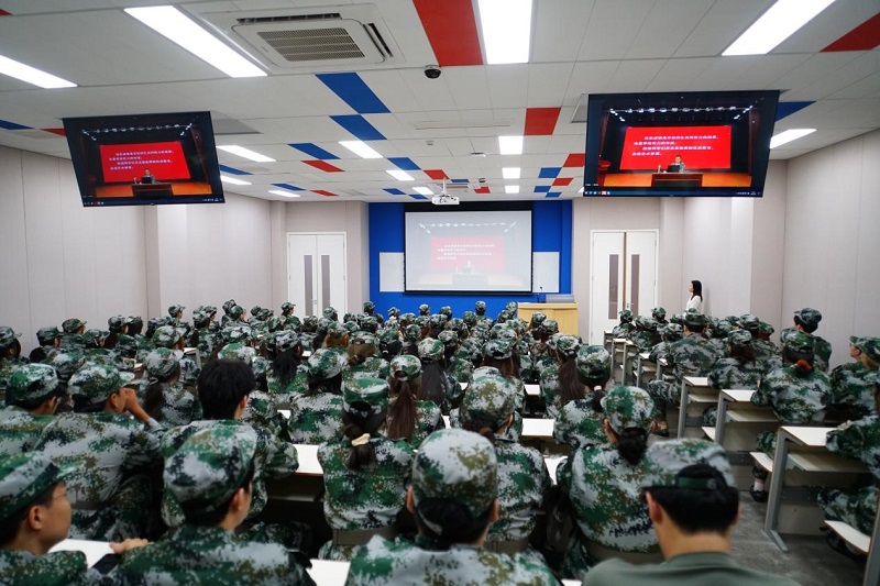 以笔墨绘就青春 以奋斗谱写华章——校长石品为太阳成集团tyc122cc2025级新生讲授开学第一课 以笔墨绘就青春 以奋斗谱写华章——校长石品为太阳成集团tyc122cc2025级新生讲授开学第一课