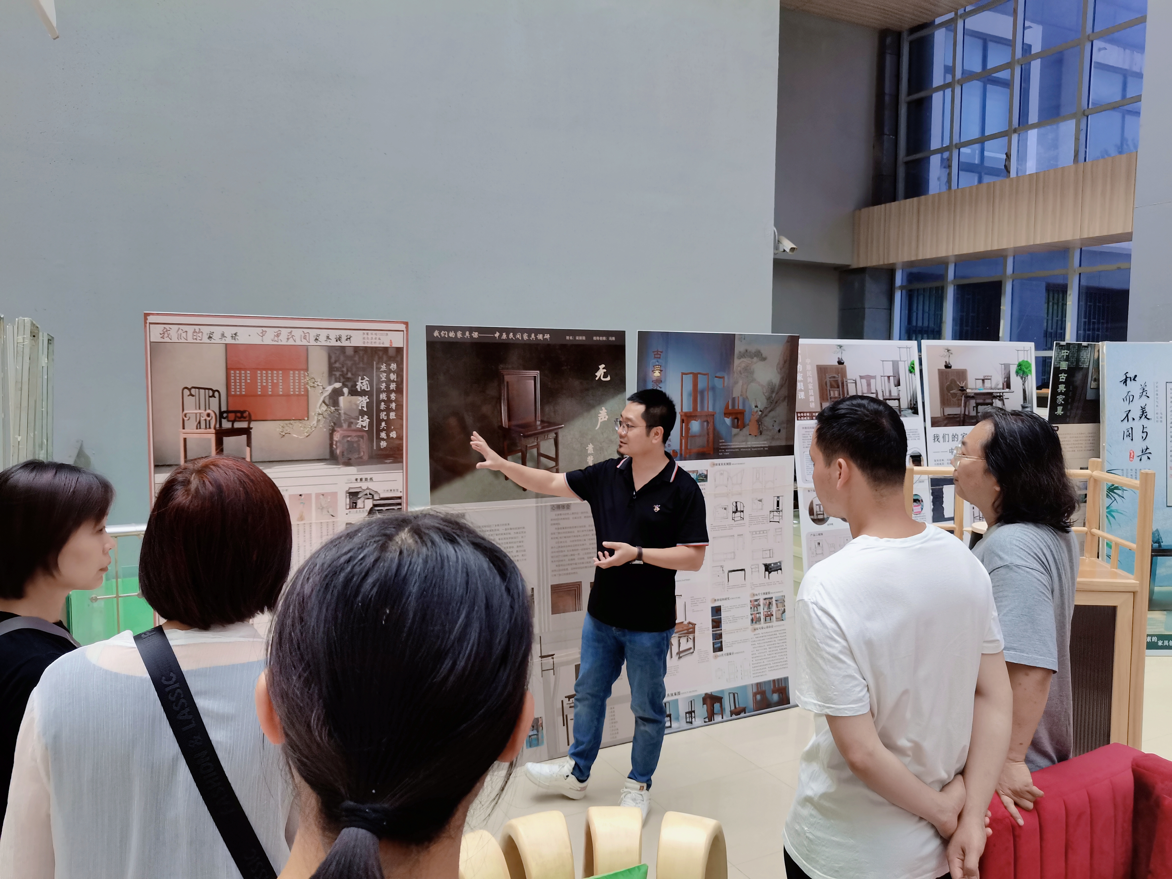产品设计系参观河南工业大学艺术学院家居设计成果