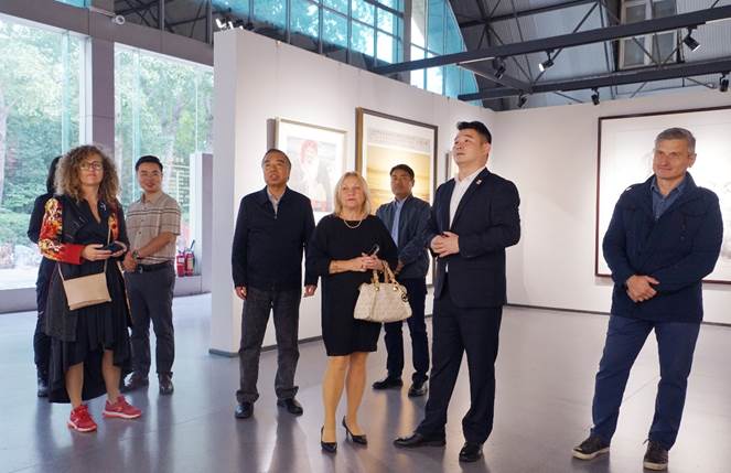 我校举行俄罗斯国立工艺美术大学国际交流合作签约暨客座教授聘任仪式