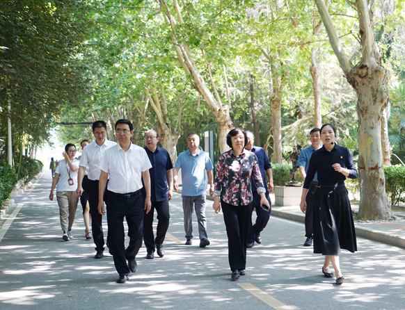 河南省教育厅本科高校信息化发展水平评估专家组莅校检查评估