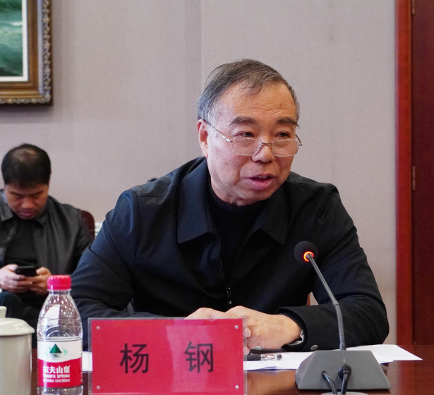 河南省美术馆馆长于会见一行莅临我集团调研指导工作