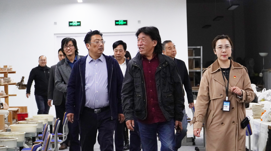 河南省美术馆馆长于会见一行莅临我集团调研指导工作