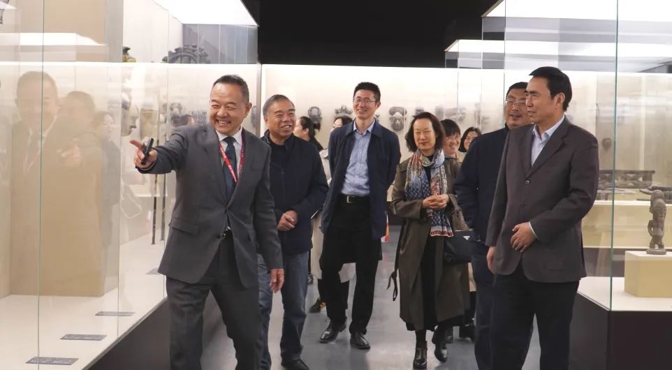 访企拓岗｜学院领导带队赴郑州大信家居有限公司考察调研