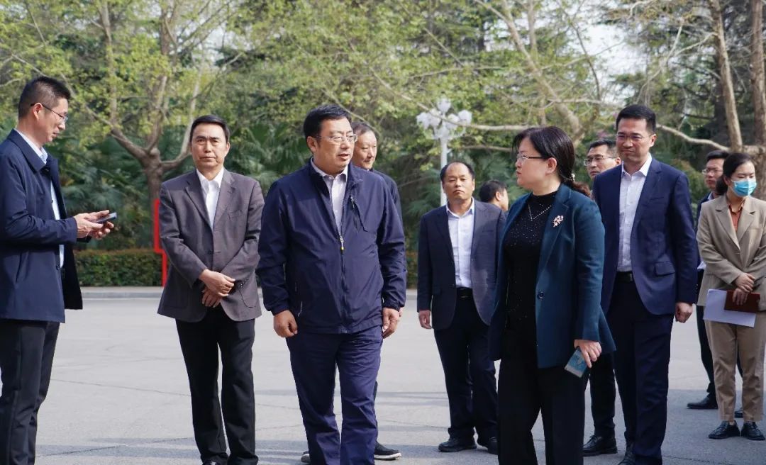 中牟县委书记丁文霞一行到我集团调研