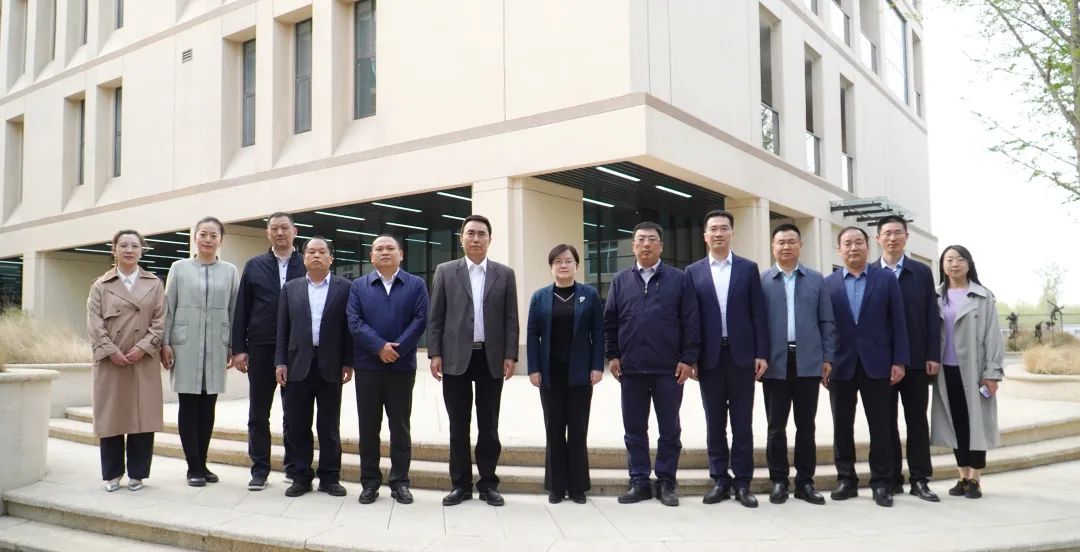 中牟县委书记丁文霞一行到我集团调研