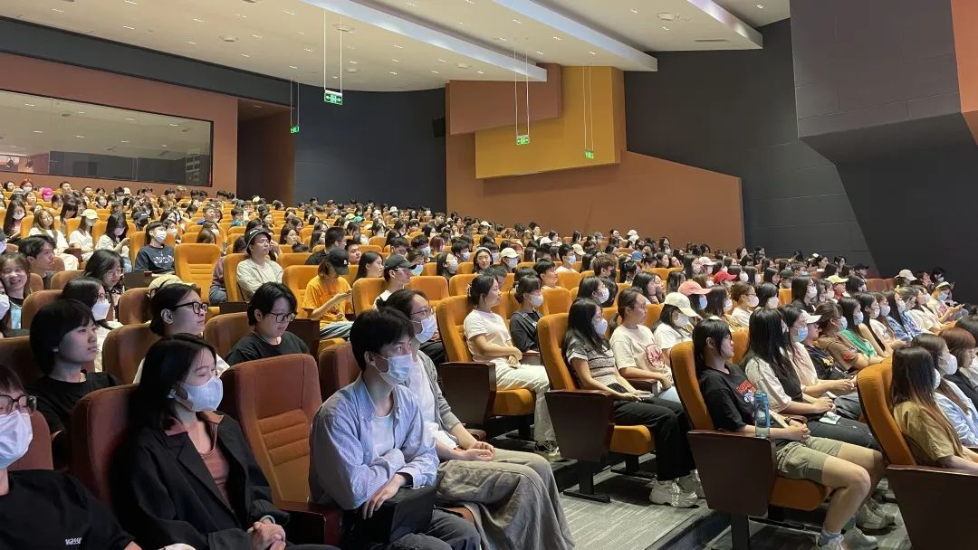 知名书籍设计师樊响应邀到我集团开展学术讲座